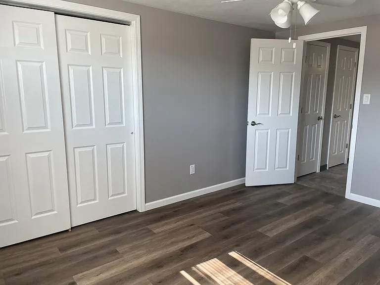 105 N Chestnut St — Photo 3