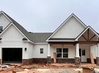 665 Whispering Pines Dr, Macon, GA 31211