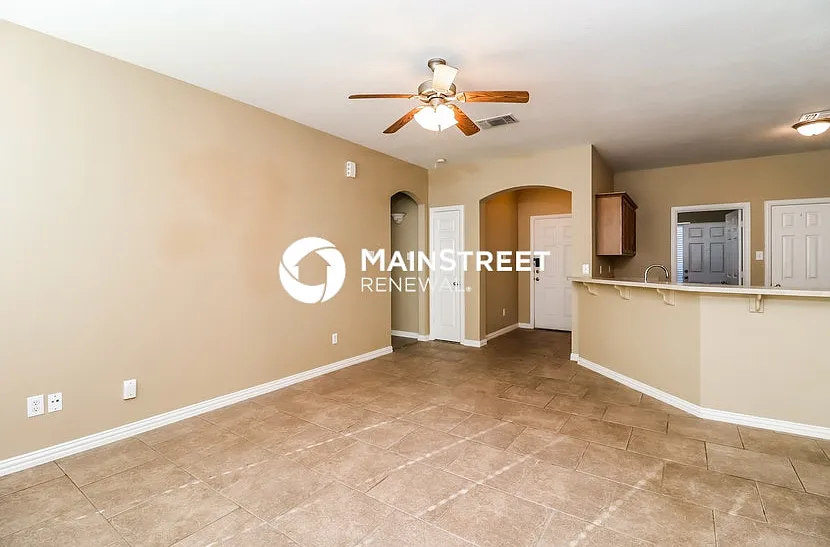 216 Kennedy Ct — Photo 3