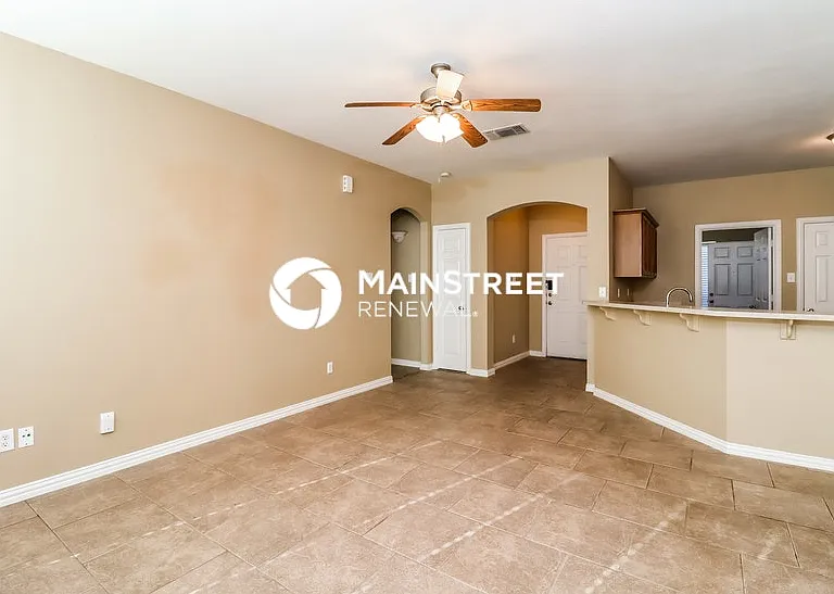 216 Kennedy Ct — Photo 3
