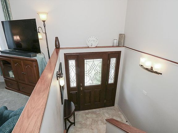 4th image of 1335 Gentry Rd