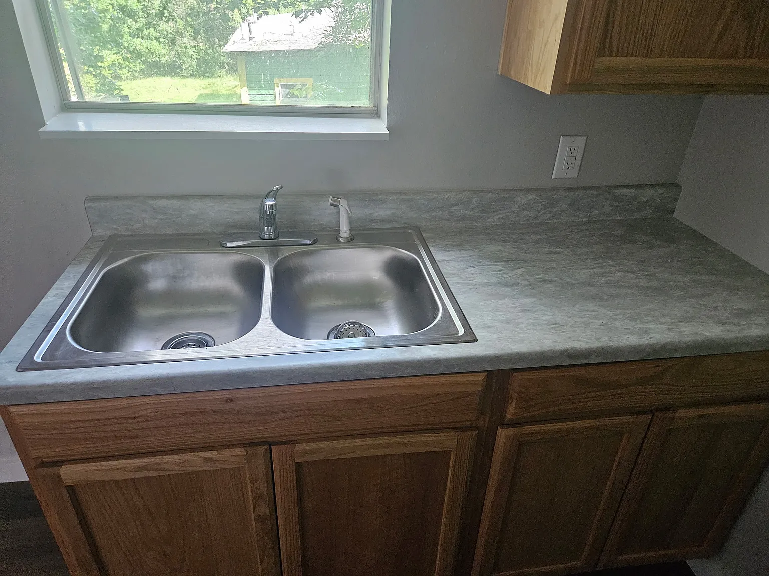 802 Abney Ave — Photo 2