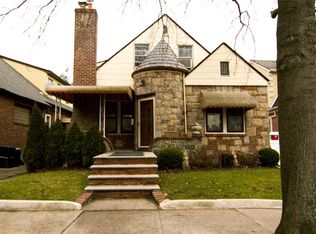 6407 Ellwell Cres, Rego Park, NY 11374