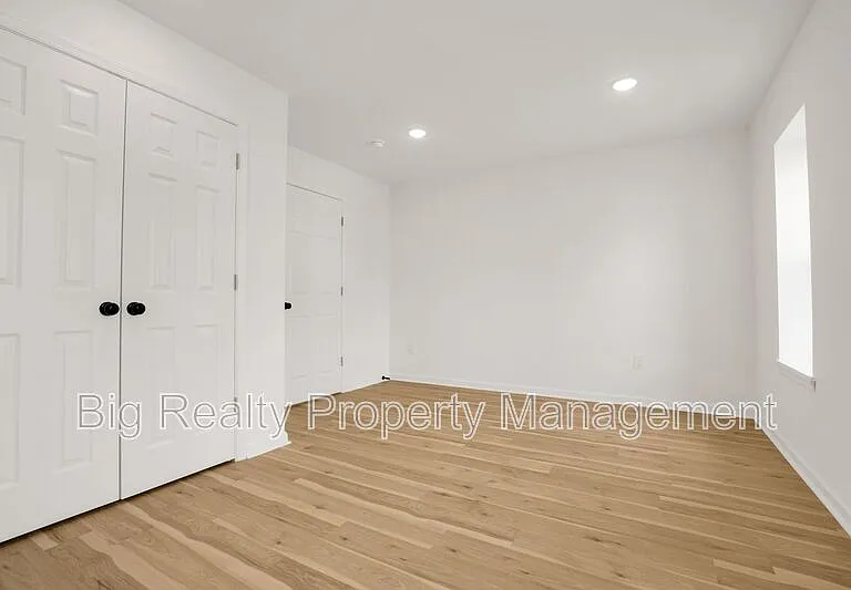 228 Bridge St #2 — Photo 29