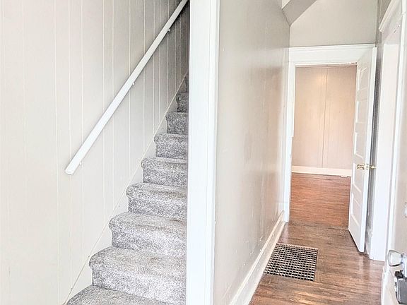 4th image of 206 W 13th Ave