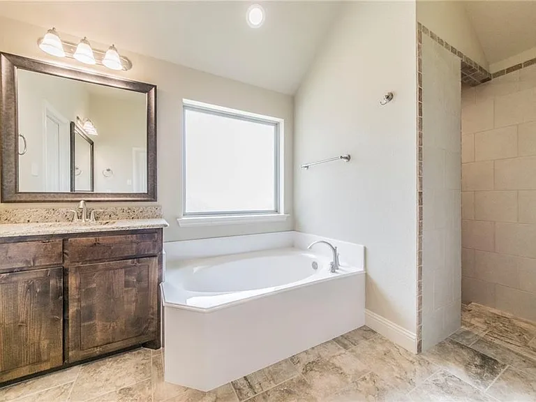 305 Jasmine Ct — Photo 10