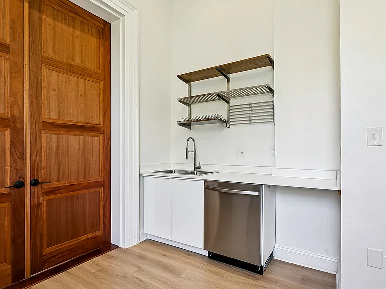 1200 Simon Bolivar Ave — Photo 6