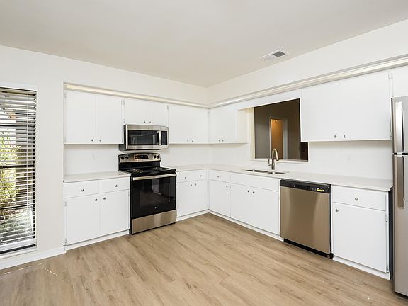 3rd image of 1704 W Cheryl Dr