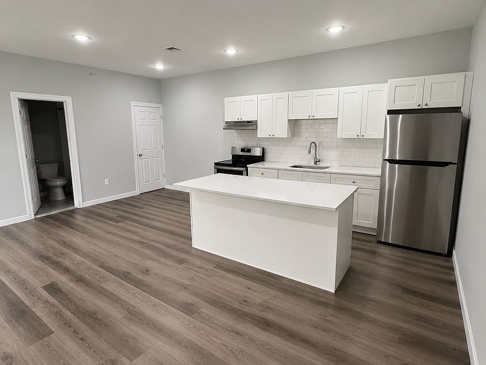 1st image of 207 Governor St #1