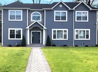 351 Rugby Ct, Ridgewood, NJ 07450