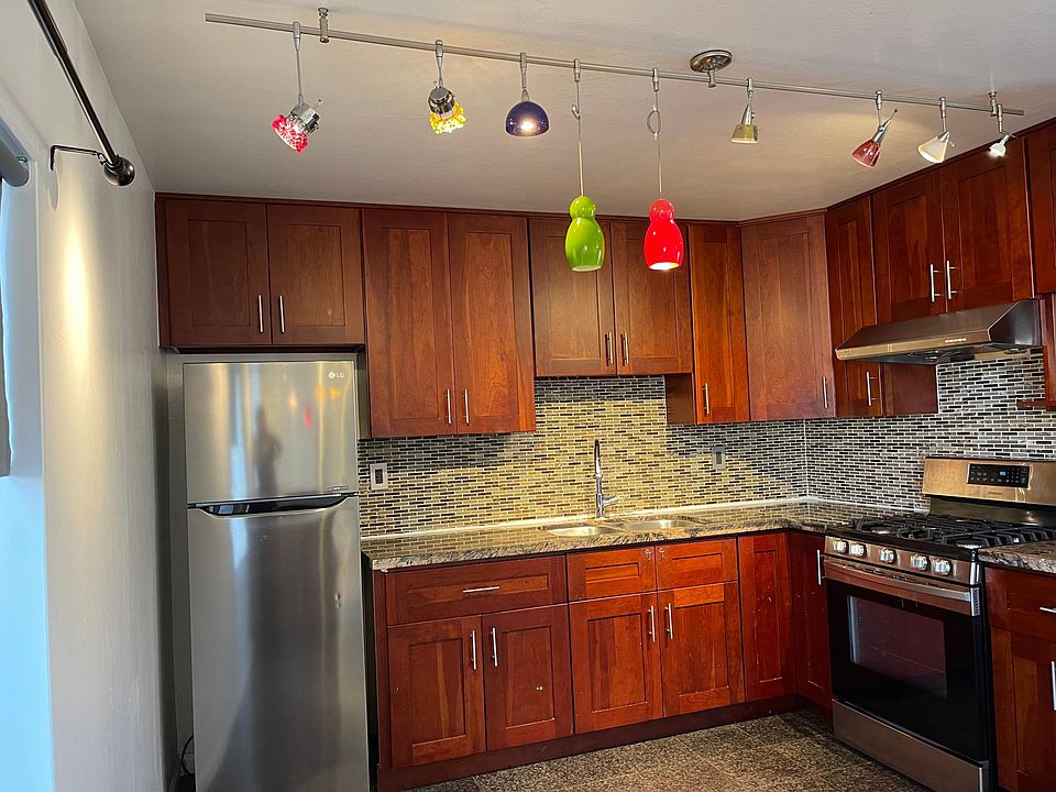 1st image of 845 Hawthorne Pl