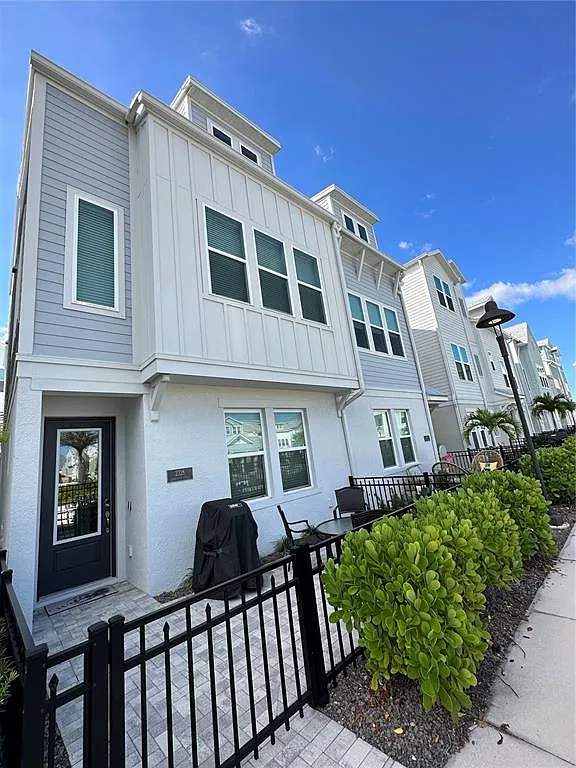 3 bed, 3.5 bath, 1771 sqft, $3,800 — Photo 1