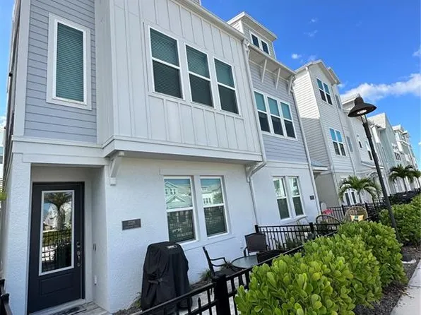 2328 Lindstrom St, Sarasota, FL 34237