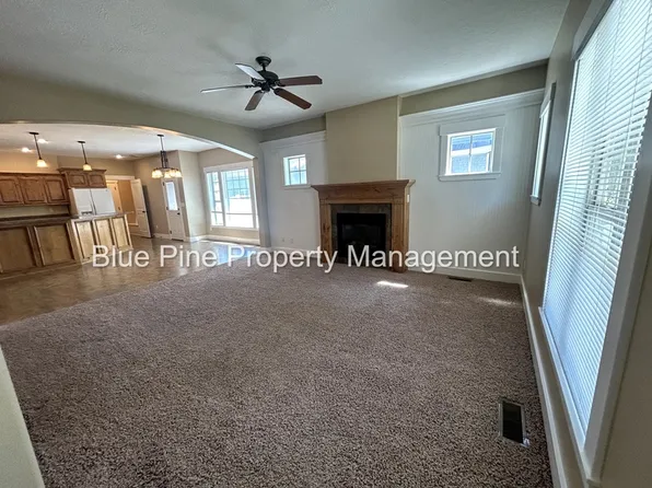 690 Carriagegate Ln, Idaho Falls, ID 83402