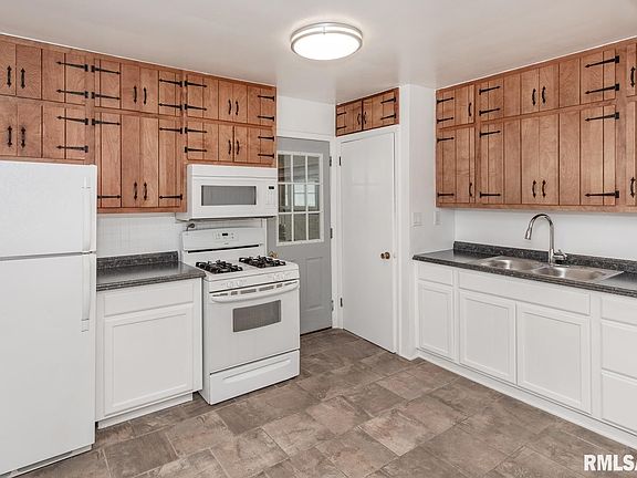 5th image of 2104 N Michigan Ave