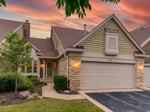 868 Island Ct, Deerfield, IL 60015