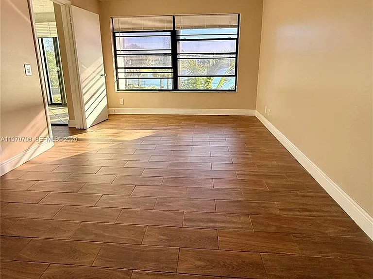 201 Lake Pointe Dr #202 — Photo 10