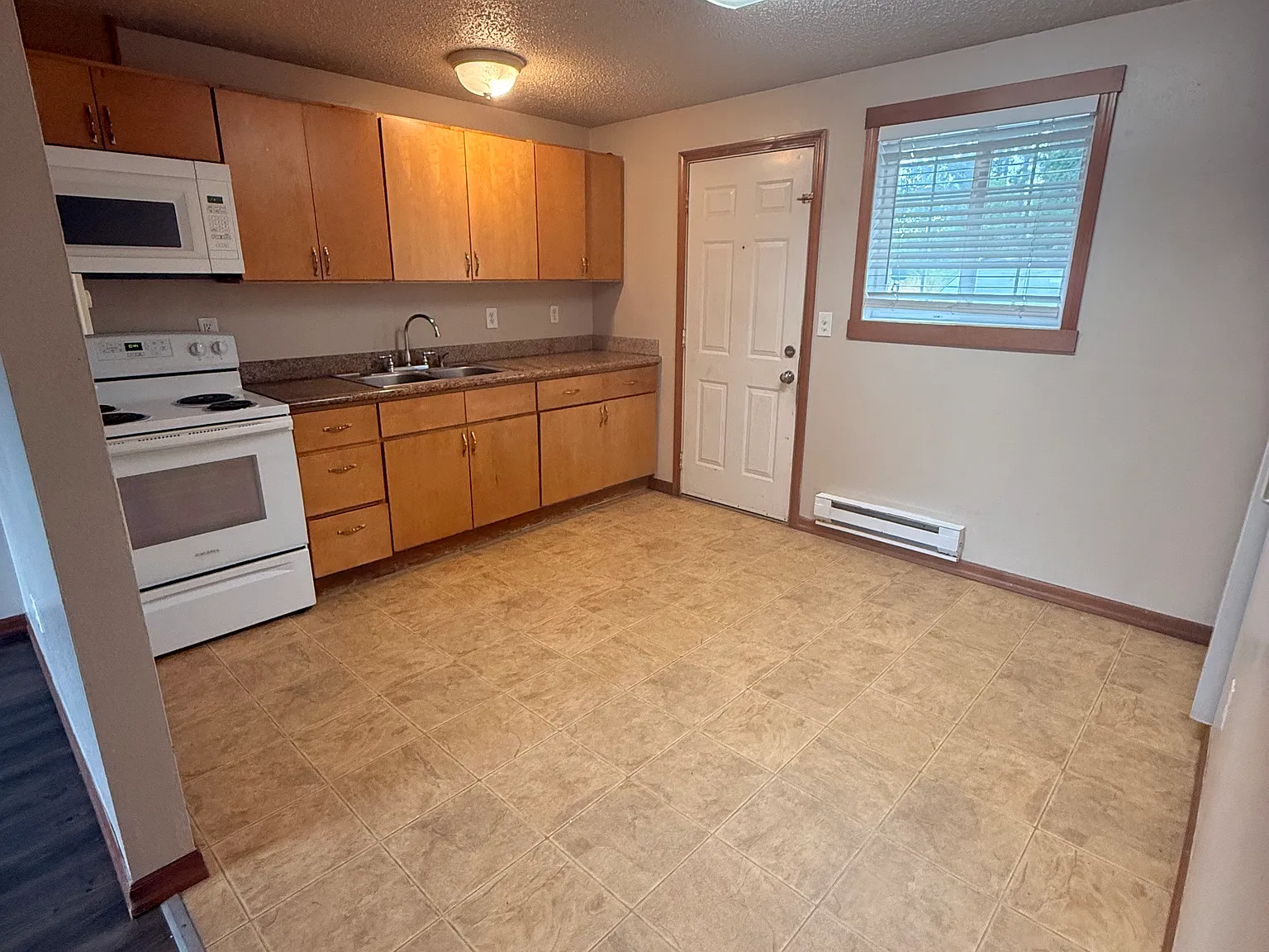 1 bed, 598 sqft, $1,195 — Photo 2