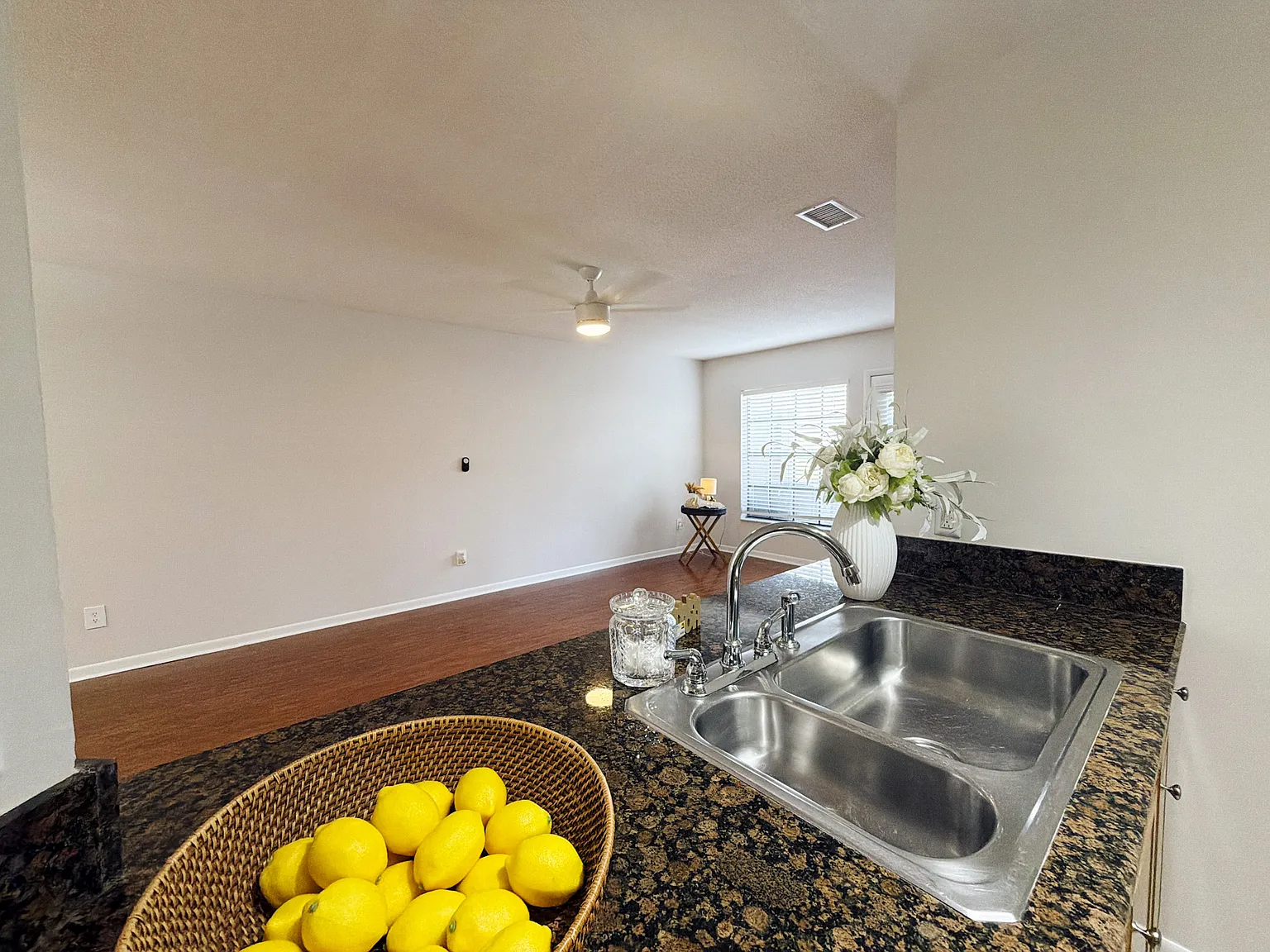 2 bed, 1050 sqft, $2,150 — Photo 3