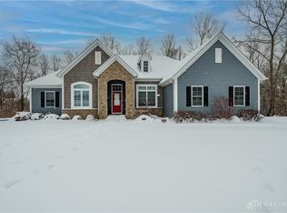 2884 Locke Dr, Beavercreek, OH 45431