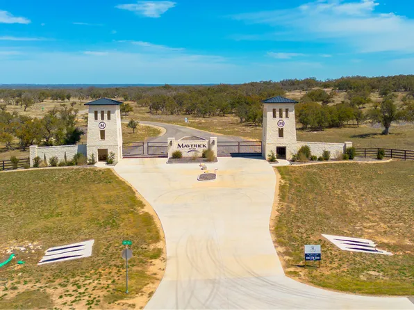 72 Fallow Dr, Harper, TX 78631