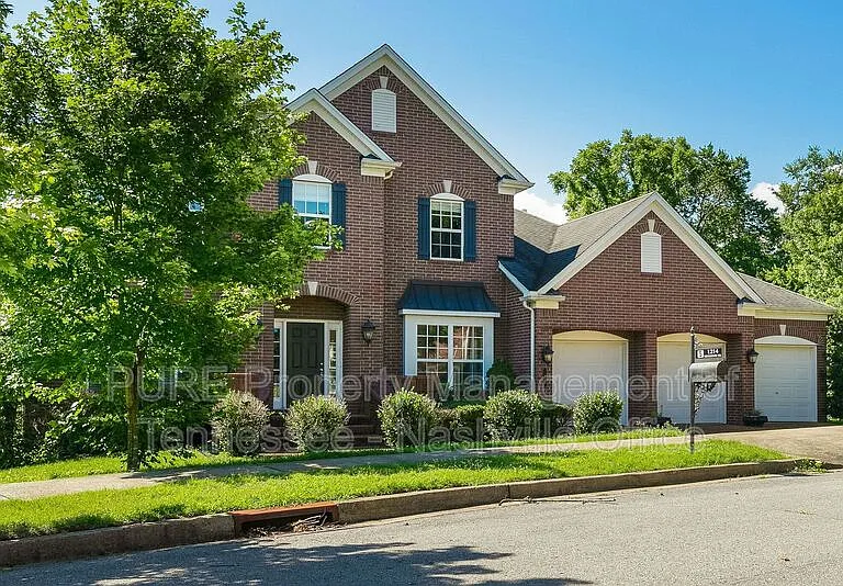 1214 Broadmoor Cir — Photo 1