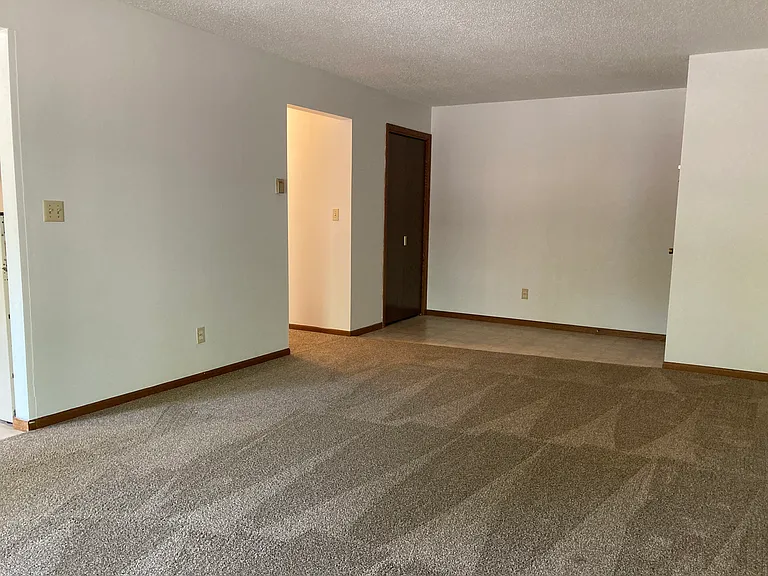 Hilltop Lane Apartments — Photo 16