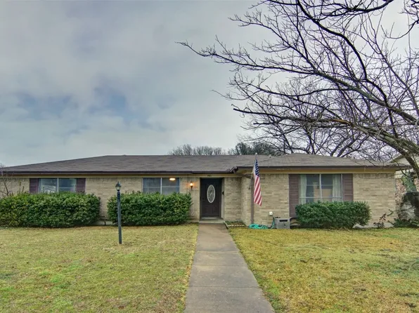 301 SE Gardens Blvd, Burleson, TX 76028