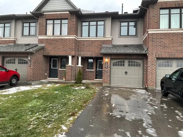102 Nacarat St, Ottawa, ON K4A 1B1