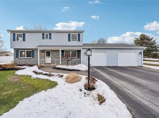 8484 Stringham Dr, Batavia, NY 14020