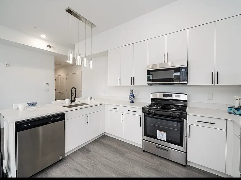 352 Union Ave #210 — Photo 32