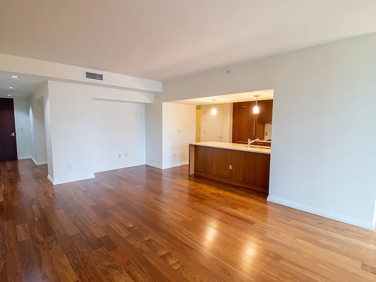 500 106th Ave NE #913 — Photo 1