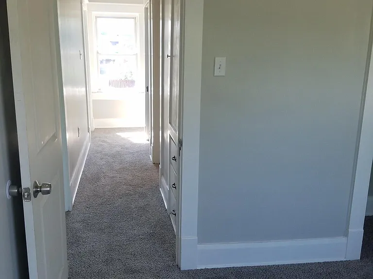 201 Marion Ave — Photo 14