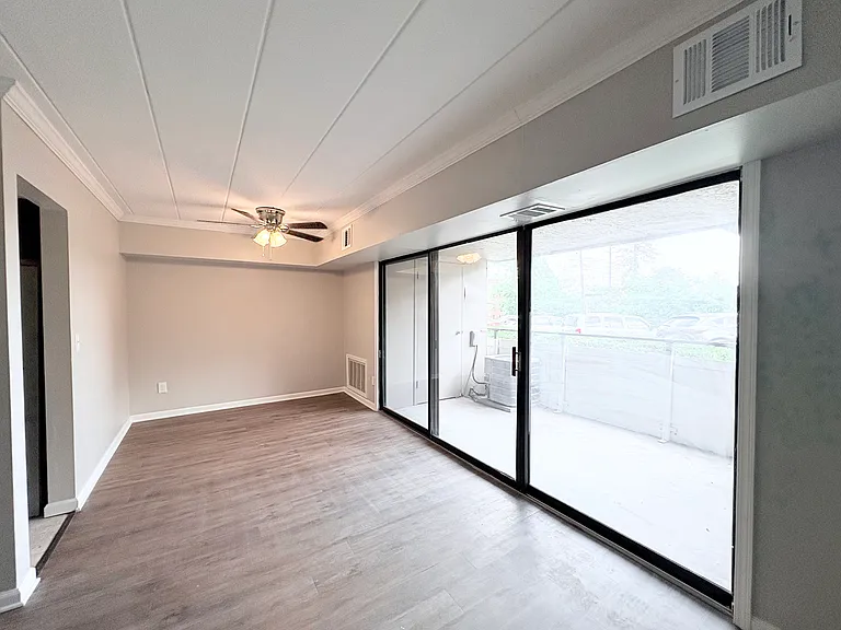 1-Bedroom W/ Balcony