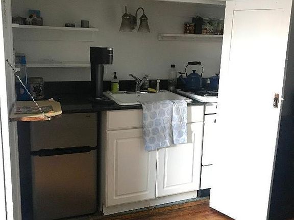 4th image of 157-163 E 72nd St #1B