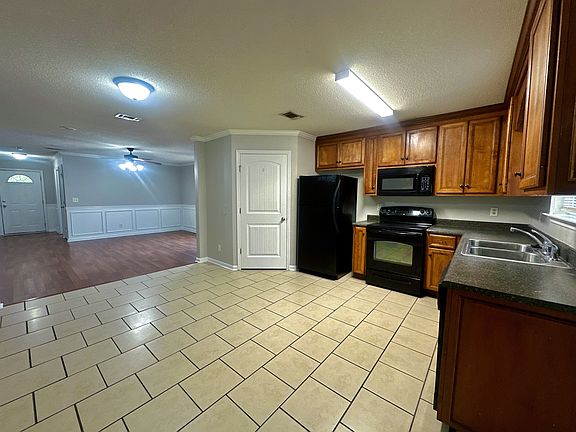 4th image of 10 W Howell Dr