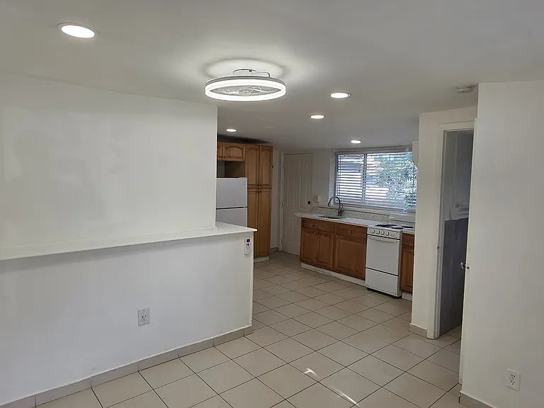 1101 N 58th Ave #3 — Photo 13