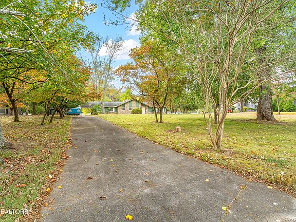 3rd image of 4225 W Lakeview Cir