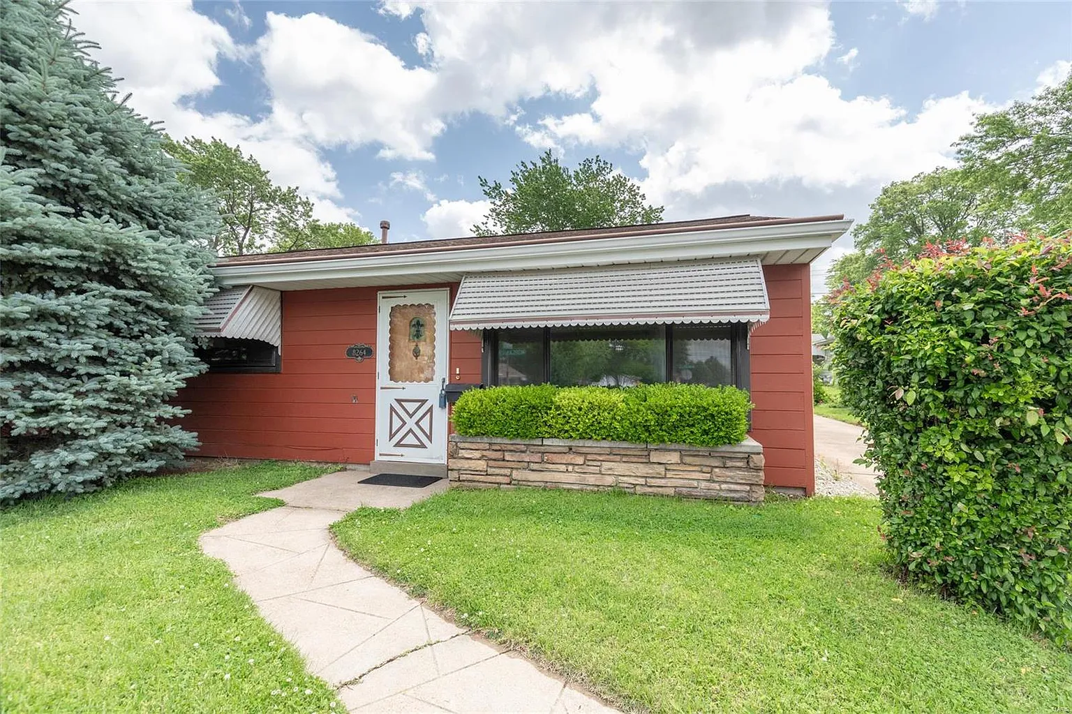 8264 Morganford Rd photo 1