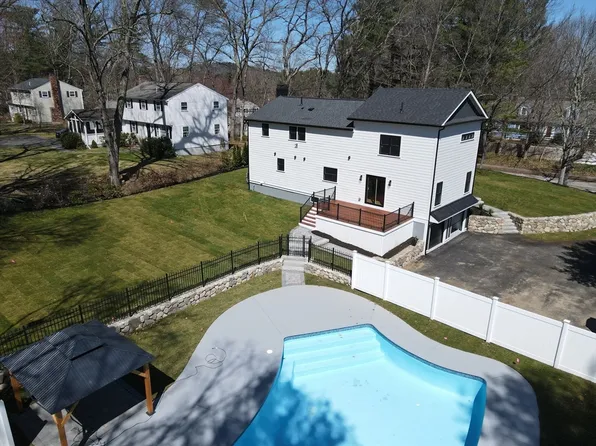 565 Elm St, Concord, MA 01742