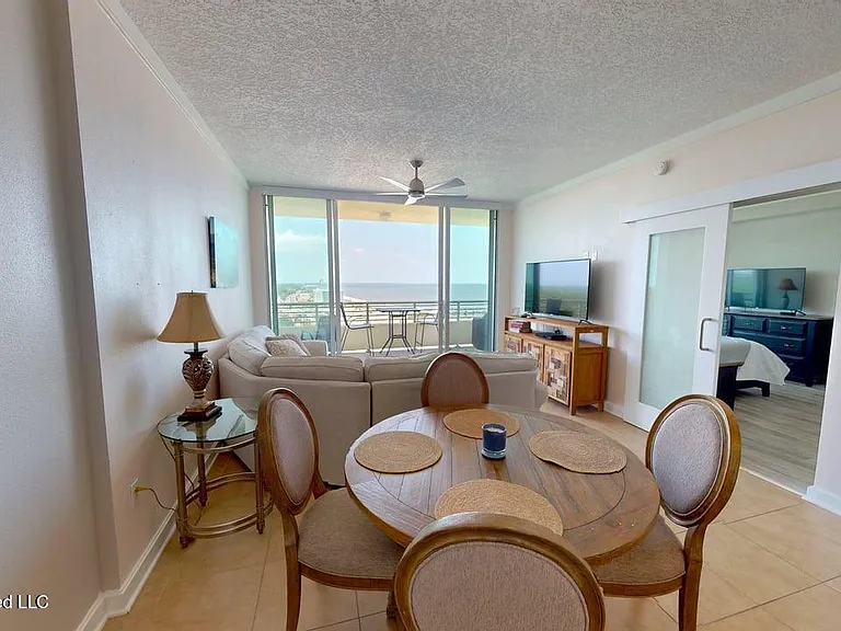 2060 Beach Blvd #1407 — Photo 4