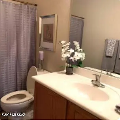 2026 E River Rd #204 — Photo 10