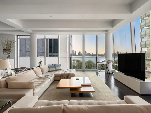 166 Perry St #6A, New York, NY 10014