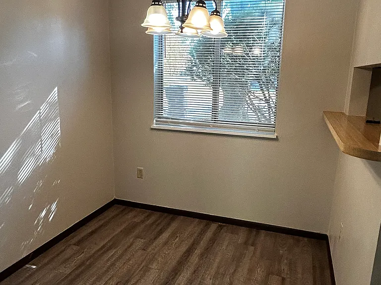 3440 W Richwoods Blvd — Photo 9