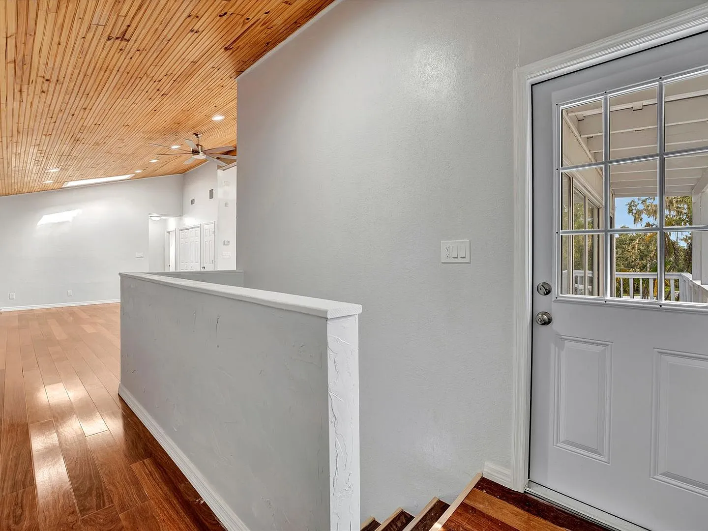 631 Harbor Ave — Photo 4