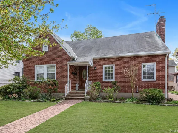 190 Bryant Avenue, Floral Park, NY 11001