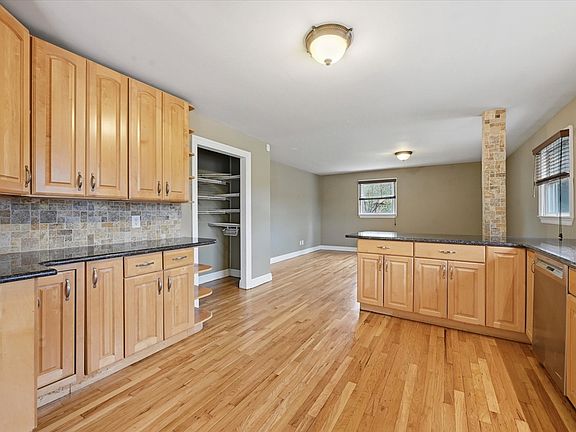 3rd image of 2704 Chinchilla Dr