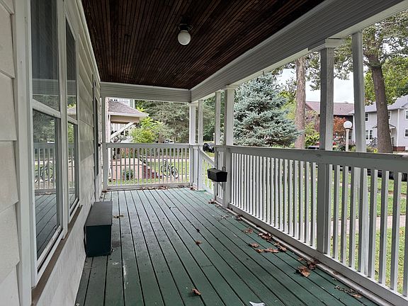3rd image of 1004 S Busey Ave