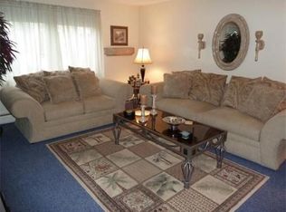 1 Manor Ct, Springfield, MA 01118