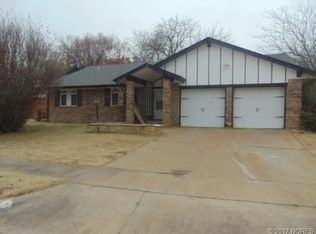 9823 E 29th St, Tulsa, OK 74129